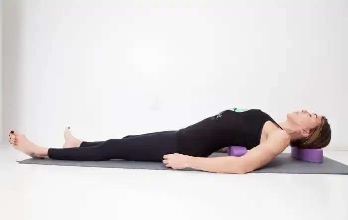 超过80%的人,背部疼痛!8个姿势:张开身体,享受瑜伽