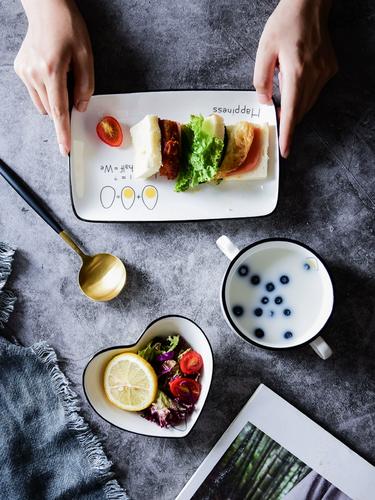 家用减脂分格餐盘创意早餐餐具一人食套装网红日式儿童陶瓷盘子