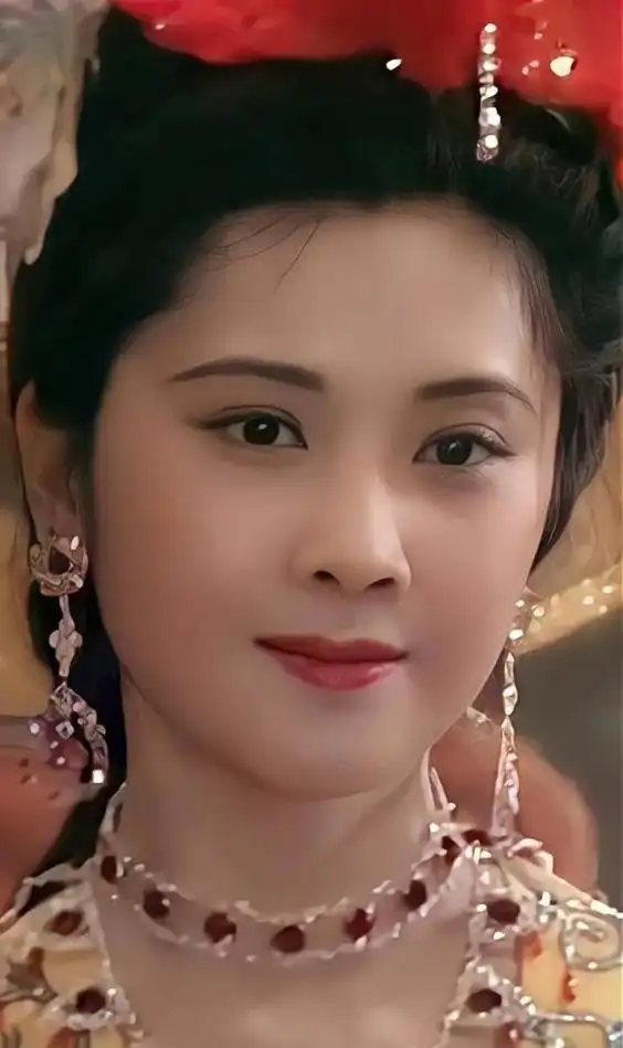 最美"女儿国国王"朱琳:漂亮优雅,绝代芳华_腾讯新闻