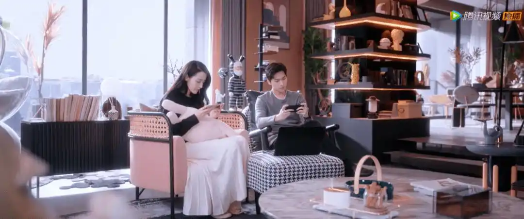 迪丽热巴上海外滩豪宅曝光400㎡大平层光家居就超100w