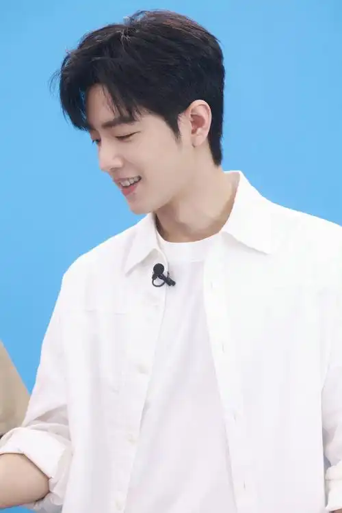 肖战白衬衫直播截图9615,肖战真的是清爽男大学生吧!