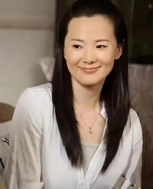 咏梅:别修掉我的皱纹,那是我好不容易长出来的.首位双料影后