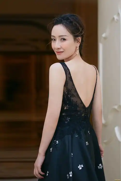 孙宁作为娱乐圈中一名出道多年的实力派女演员,出演过很多经典作品