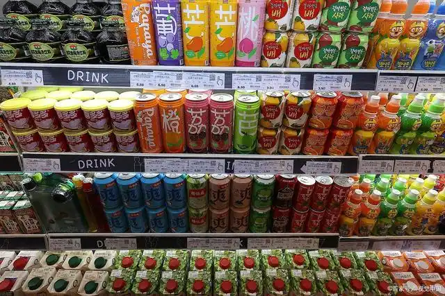 为什么某些饭店的啤酒饮料,在当地超市根本找不到?背后有啥猫腻