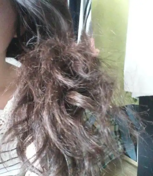 头发干枯毛躁而且自然卷怎么办?求助!