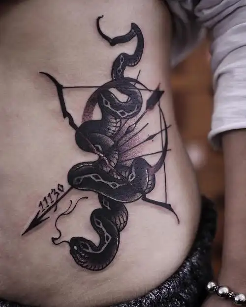 腰侧黑灰newschool蛇盘弓箭纹身图案