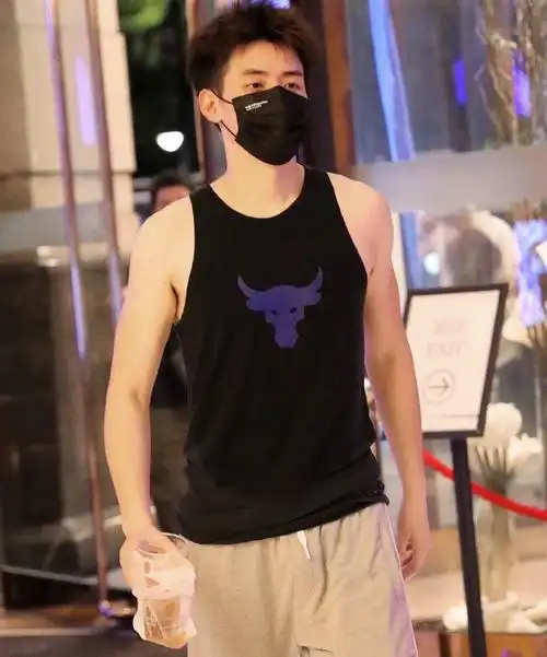 任豪肌肉线条好绝##年轻人追星蓝皮书