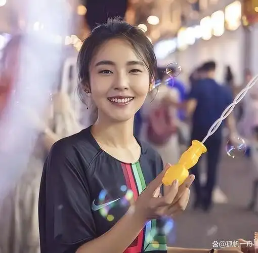 张佳宁送母豪宅,出道14年零绯闻,展现独立自信的女性魅力