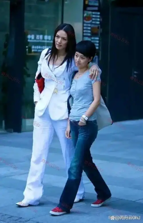 都离婚了,但离婚后事业发展都特别好,也都是位好妈妈,尤其马伊琍如今