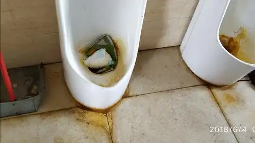 池州欢乐世界公厕太脏严损景区形象