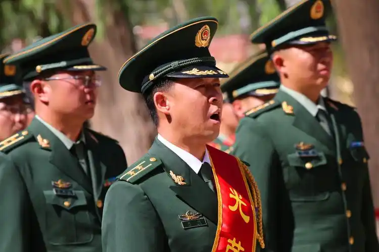 武警兵团总队某支队举行转业干部退役仪式