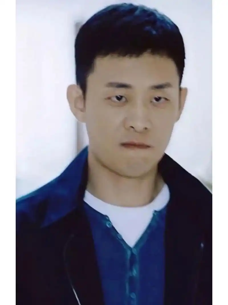 张译老师一些可爱的照片捏 努力寻找张译老师的帅照中!02