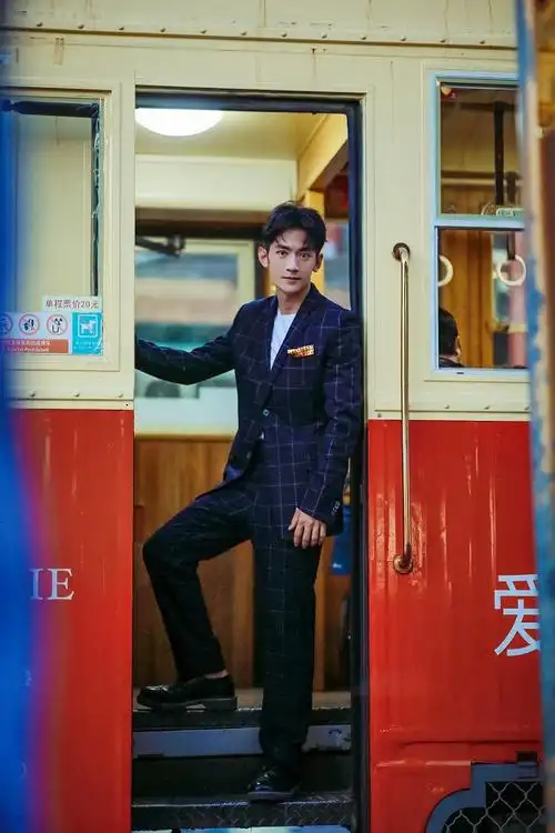 张天阳质感街拍曝光阳光帅气定格初夏时光