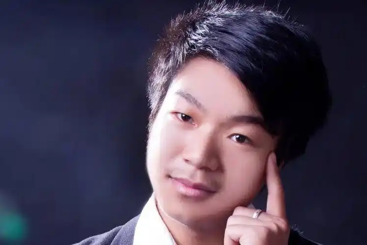 李才全 大陆内地:新生代男演员歌手:出生于:贵州省威宁