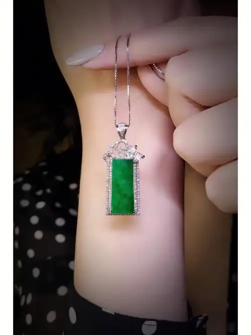 冰糖绿平安无事牌18k金伴钻镶嵌