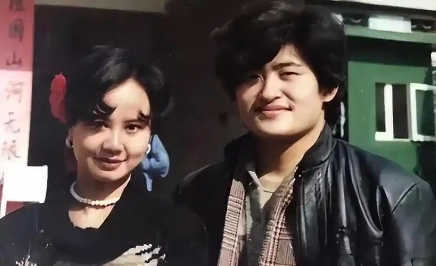 回顾刘欢:和媳妇相识9天闪婚,相守35年,却依旧把普通妻子当做宝