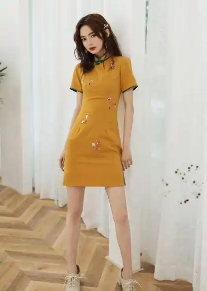 谁说女生个矮不能穿旗袍?小个子冯提莫旗袍装穿搭,美的清新脱俗