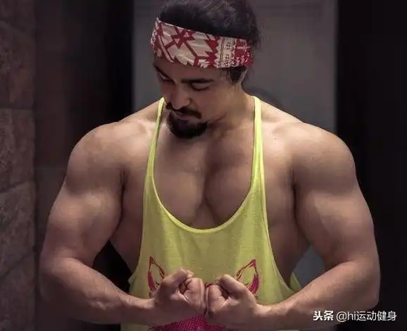 从微胖小伙子变成帅气肌肉男健身中力量训练和科学计划很重要