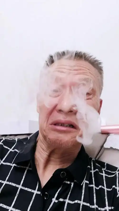 这个怪老头太搞笑了,哈!哈!哈!