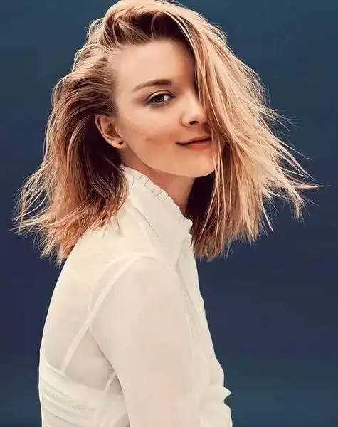 原汁原味的英国顶级尤物娜塔莉多默尔的身材真是太棒了