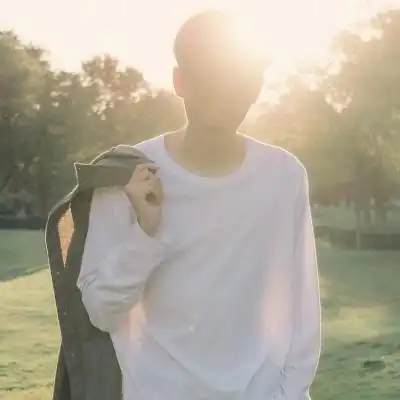 2020男生微信头像伤感忧郁 总有人轻易得到了我想要的东西