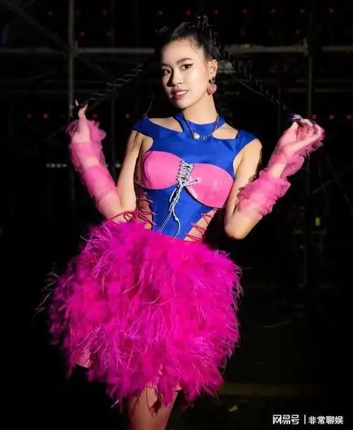 这就是phao,凭借一首魔性歌曲而火爆全网的越南女孩.