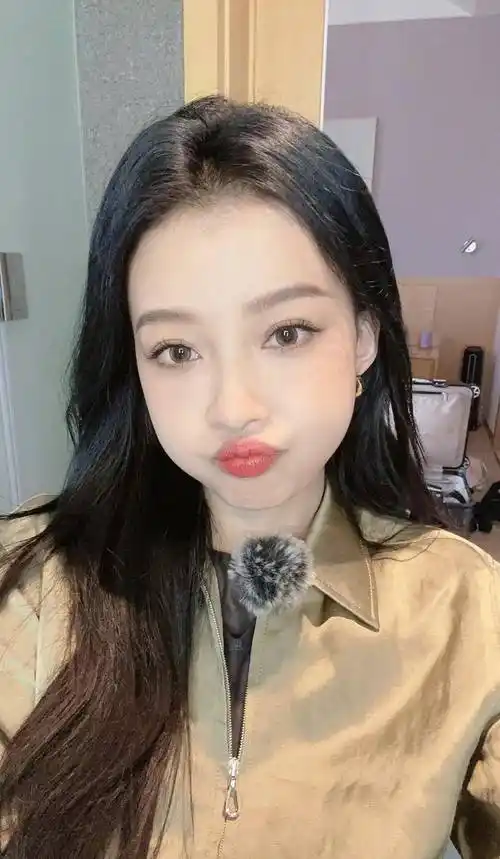 孙怡图集 - 温婉如玉,又穿粉色蕾丝装的美女,男人有几个不心动?