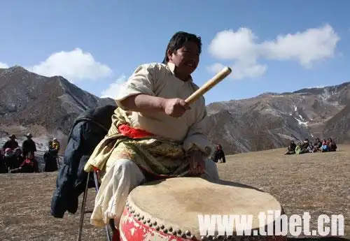 丁嘎热巴,扎西德勒!