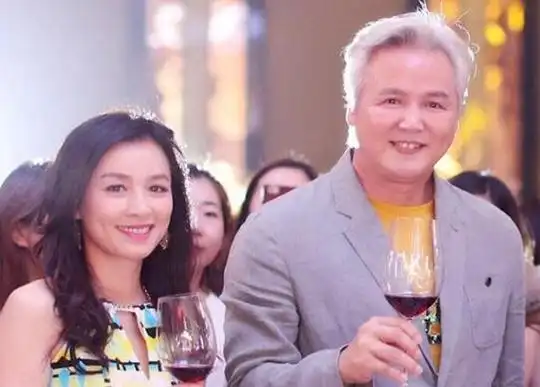 张庭丈夫叫什么名字,张庭跟她老公多大