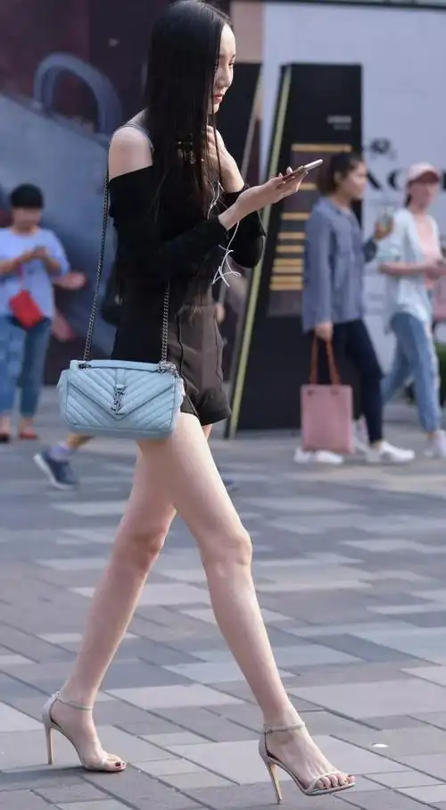 街拍好长的美腿吆