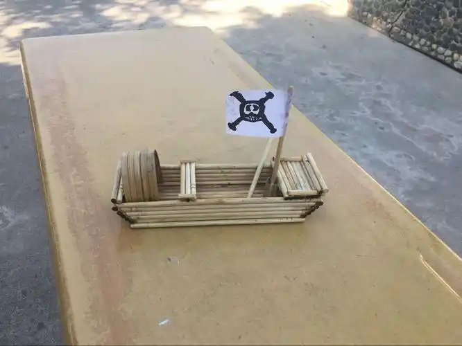 彩色船,小船桨,划呀划.