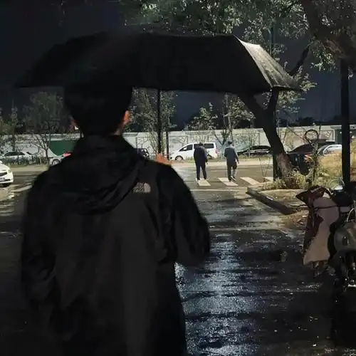 孤独伤感绝望黑暗头像男背影,黑暗系压抑头像绝望男