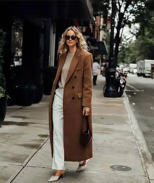 卡其色,才是今冬最时髦的配色,中年女性穿了显白又气质_驼色_米色_深