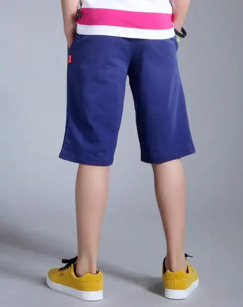 男童深蓝色短裤