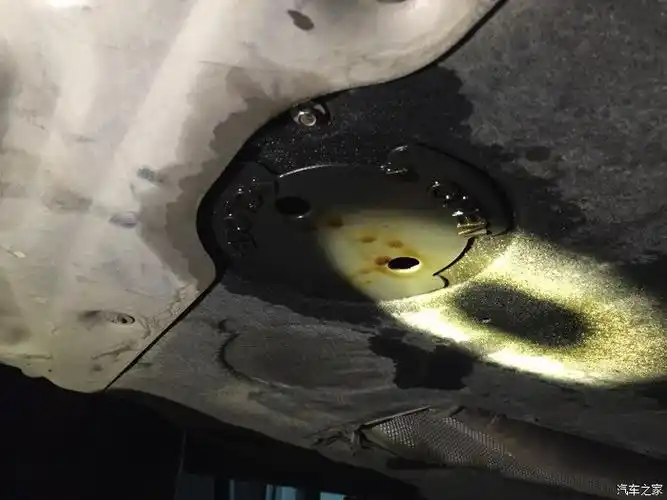 525li车底漏机油