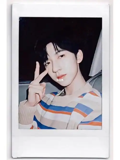 时代少年团贺峻霖   拍立得太帅了