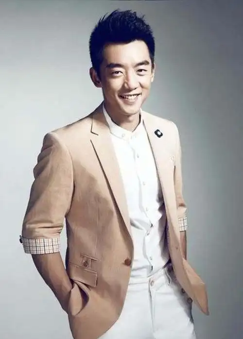 郑恺:被"女海王"骗,被女富豪伤,情感磋磨后娶平凡女孩很幸福