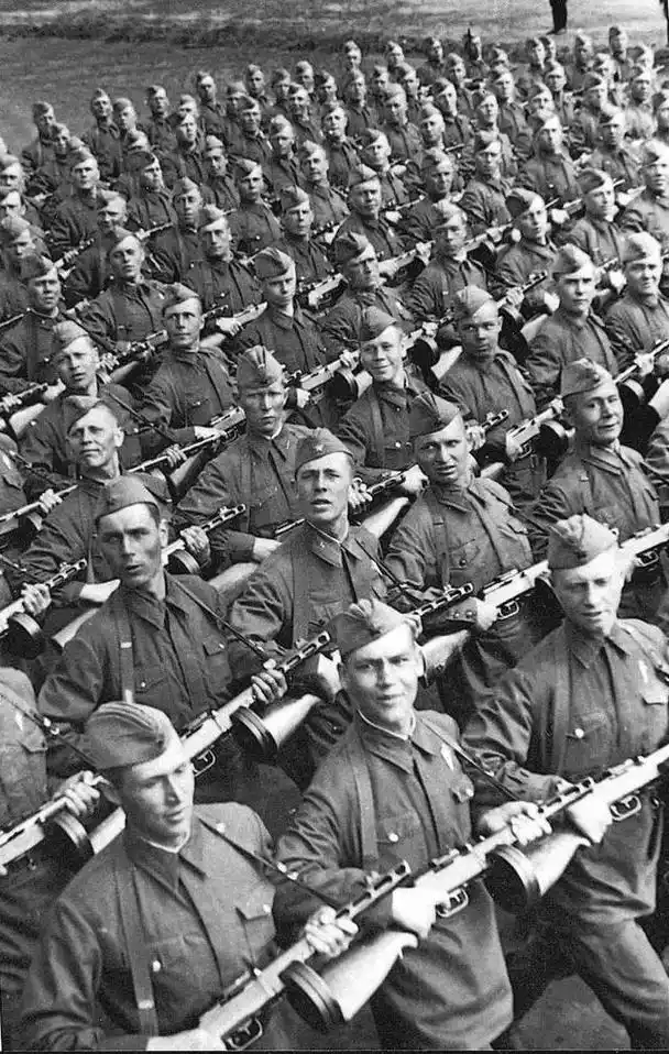 二战瞬间:莫斯科城下零下40度极寒,纳粹军医提醒士兵把裤子缝死