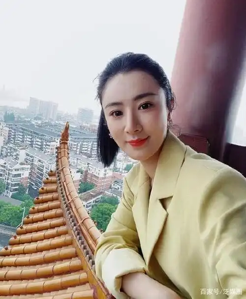 薇娅综艺自爆曾是歌手,看到薇娅早期照片,网友:是我的女神没错