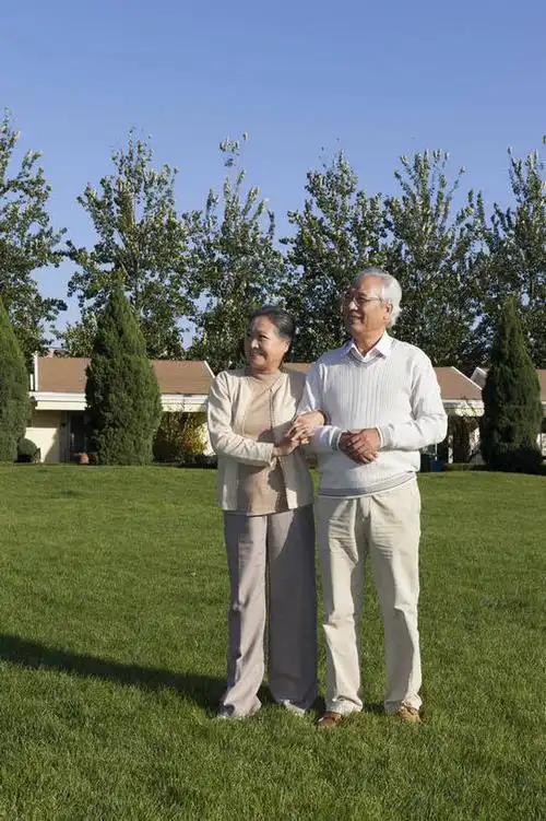 室外,白天,正面,爱情,度假,时尚,成功,草地,树林,北京,中国,图片,浪漫