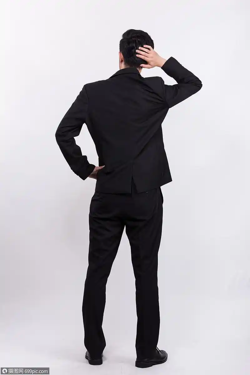苦恼困惑抓后脑勺思考的商务人士背影白底男人