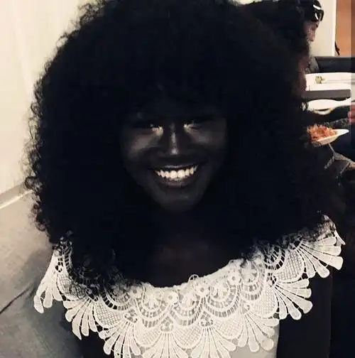 世界上最黑的女人, 晚上出去可隐身, 但现在却成为了一位名模