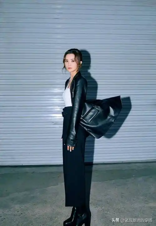 大家喜欢蔡卓妍的穿搭吗?