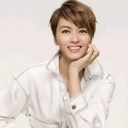 全能艺人梁咏琪才华横溢