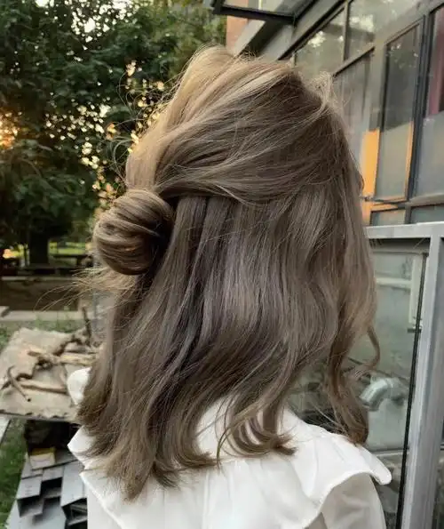 亚麻色发色 挂耳染 挑染 冷色系染发 仙女发色 女生染发推荐2021很火