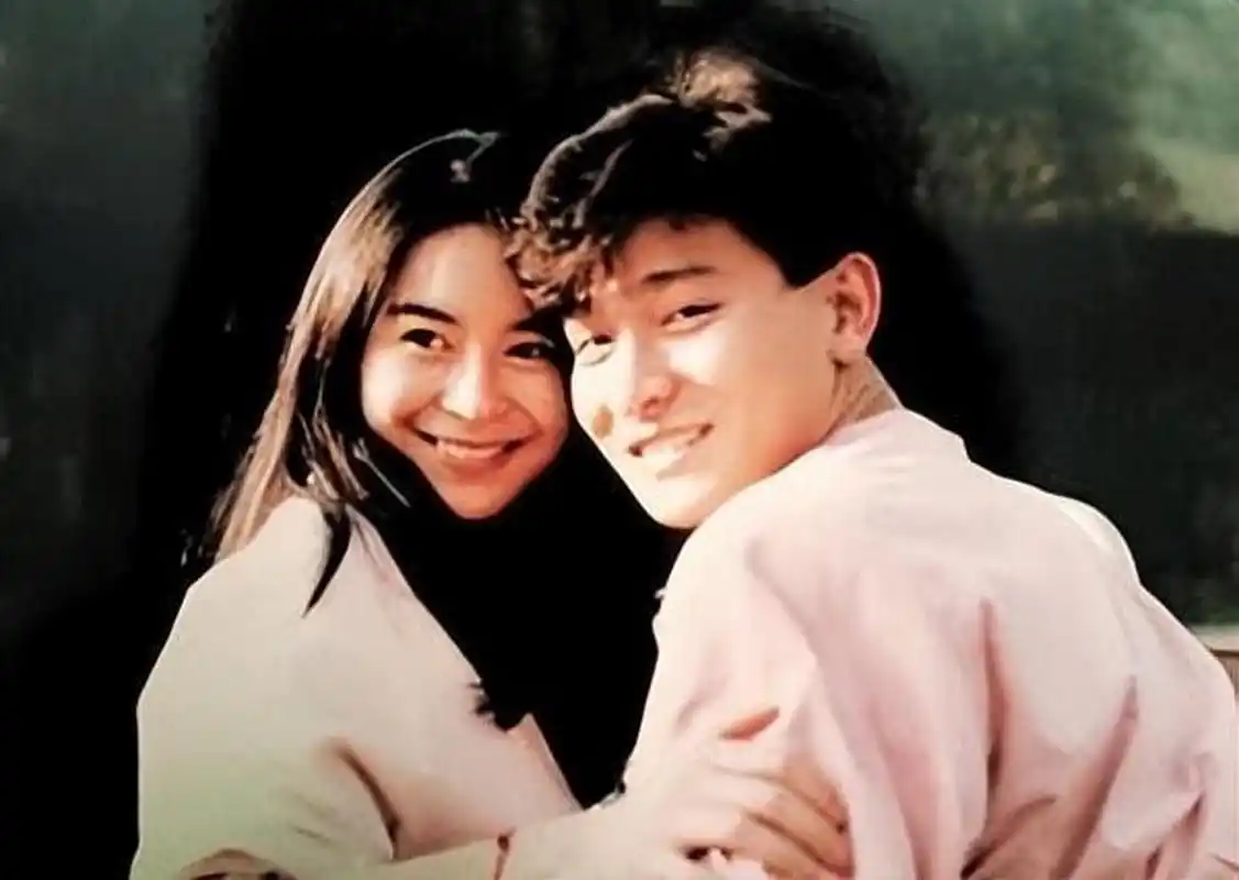 在一次采访的时候,喻可欣公开夸赞刘德华:"他在那方面的表现特别棒,让