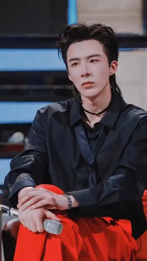 摩登兄弟刘宇宁,真的不考虑整个背头半永久吗?真的很要命哎