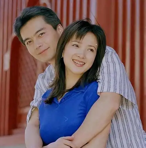 回顾刘威:8个月内接连丧亲,拍戏摔断肋骨为养儿子不敢休息一天