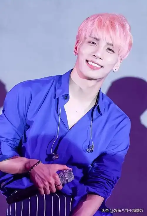 "韩国顶级艺人"金钟铉烧炭自杀,与雪梨相似,男艺人也