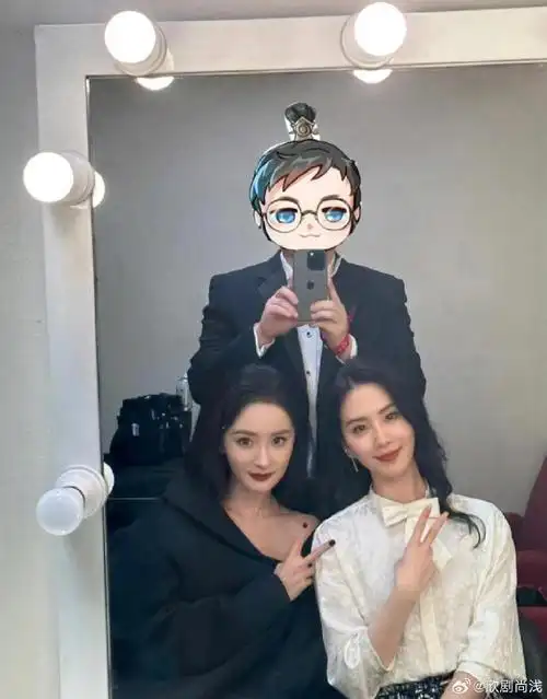 杨幂,刘诗诗,胡歌十几年前一起去埃及旅游, 这种照片现在再也看不到了